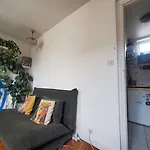 Artistic Flat In The Center Of The Marais